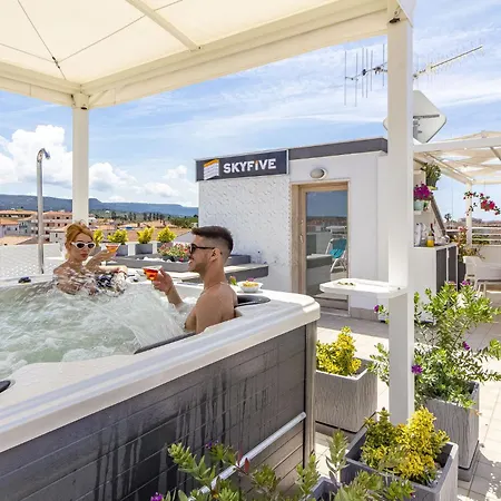 Skyfive Water Apartment *
